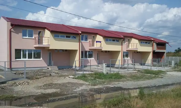 De vanzare casa in Giarmata p+m tip duplex