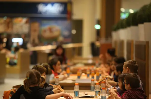 Gest caritabil al Iulius Mall pentru 350 de copii din Centre Speciale