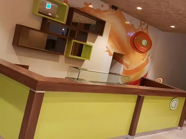 Vand mobilier si aparatura bar cafenea