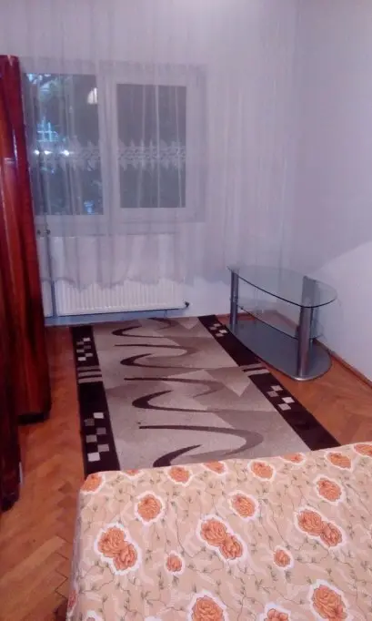 Ofer spre inchiriere apartament cu doua camere