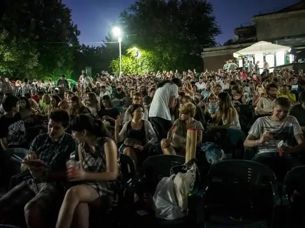 Cu ajutorul tau, putem aduce la Timișoara invitați de prestigiu din frumoasa lume a filmului!