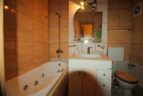 Proprietar Inchiriez apartament 3 camere zona Medicina