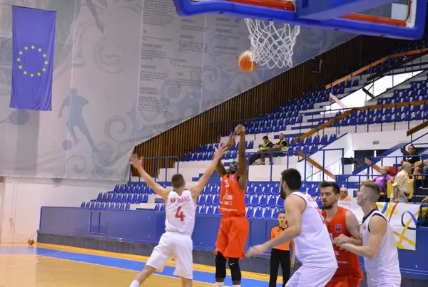 CSM Oradea 99–101 KK Vrsac
