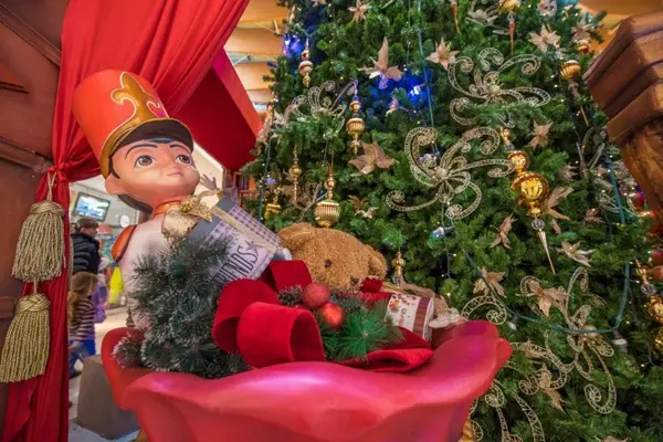 Spectacole caritabile si intalniri cu Mos Craciun la Iulius Mall