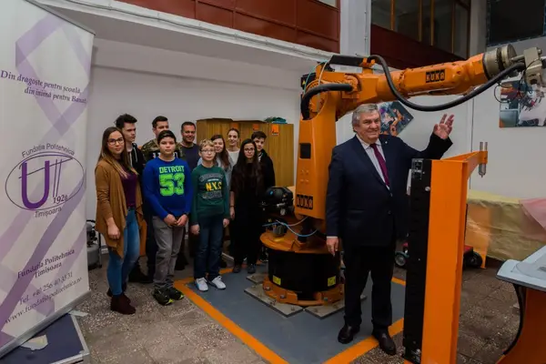 CoderDojo, noul trend în ceea ce priveşte programarea, a ajuns la Universitatea Politehnica Timişoara