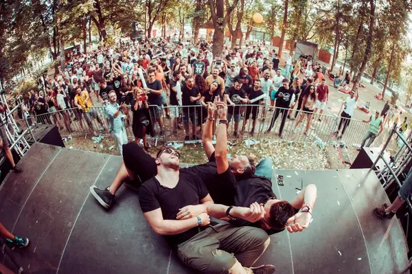 Românii “Maestros del Ritmo”, pe primul loc în lume, conform topului Mixcloud 2017
