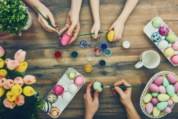 Pictam si decoram oua - tehnica mixta