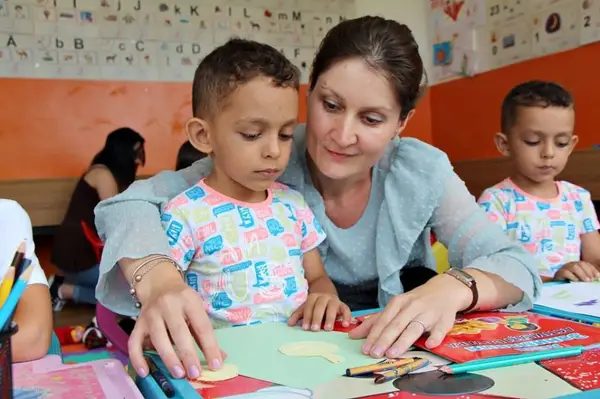Educație pentru toți copiii: Salvați Copiii deschide patru noi programe educaționale pentru copiii vulnerabili