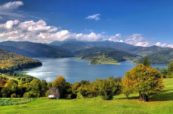Lacul Izvorul Muntelui – Bicaz, alegerea perfectă pentru un weekend minunat
