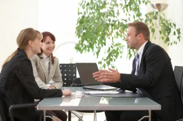 Servicii financiare conexe