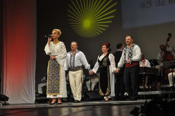 Liliana Laichici, Dumitru Teleagă și Ansamblul Banatul, la Festivalul Inimilor, în Parcul Rozelor