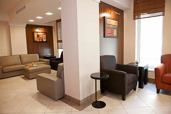 Angajam receptioner
