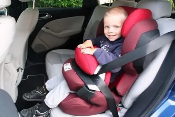Bucura-te de siguranta calatoriei cu un scaun auto copii