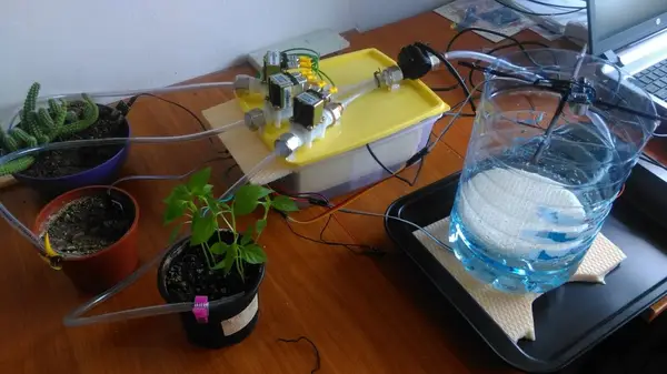 Sistem de irigare automat cu posibilitate de comandare de la distanta