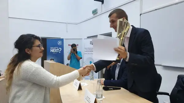 Zi festiva la Universitatea Politehnica Timisoara - Deschiderea anului a adus mii de studenti in amfiteatre
