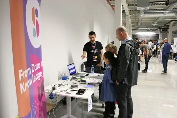 Compania Sensidev a prezentat în cadrul expoziției Noaptea certetătorilor, găzduită de Nokia