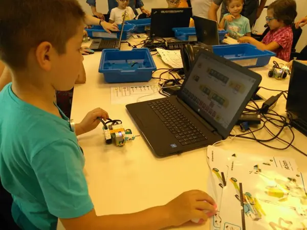Ateliere robotica si programare Lego Wedo