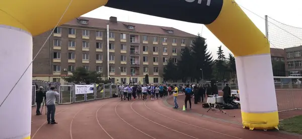 98 pentru Poli
