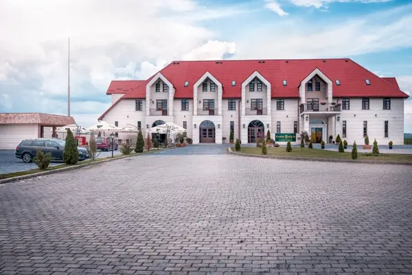 Frontier Hotel, un loc super interesant la granița dintre Est și Vest