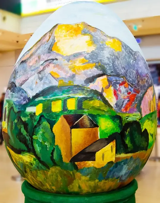 Picturi celebre reproduse de studentii de arte pe oua gigant
