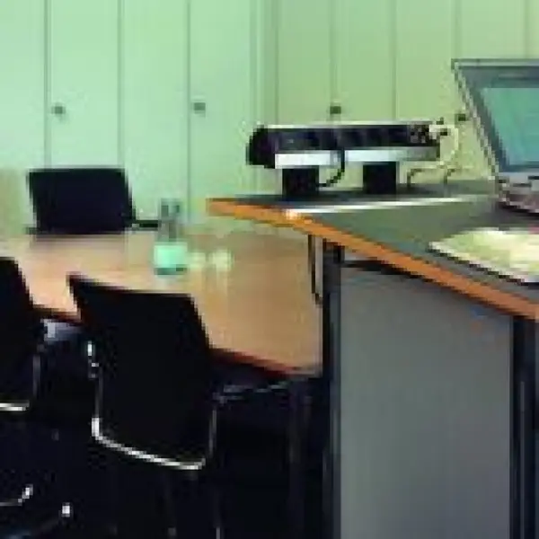 Priza Bachmann Desk