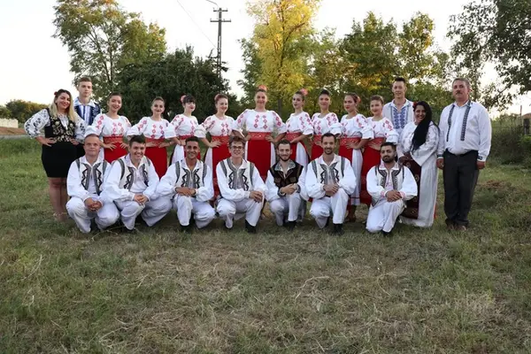 Ansamblul ,,Junii Timișului" alături de ,,Stelele Banatului" , in cadrul ,,Festivalului Papricașului și Vinului", de la Buziaș