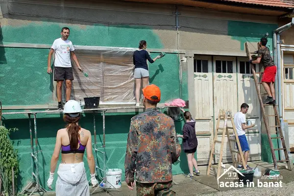 Asociația Acasă în Banat dă startul înscrierilor pentru voluntari la Color the Village – Grădinari 2025!