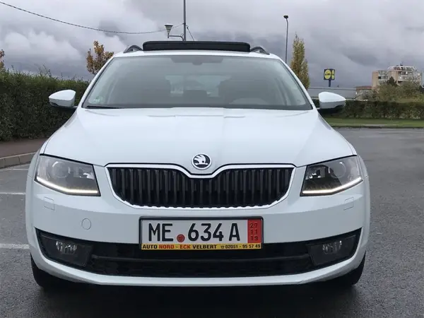 Skoda Octavia, DSG, an 2015, 150 CP, navi, panoramic, bixenon
