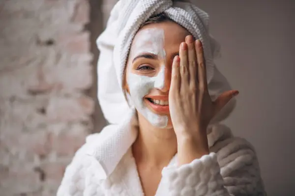 Masca exfolianta pentru netezirea pielii cu ulei de canabis si sare