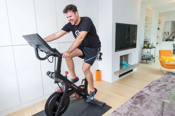 Bicicleta fitness asigura un mod confortabil si eficient de a exersa! Iata cum!
