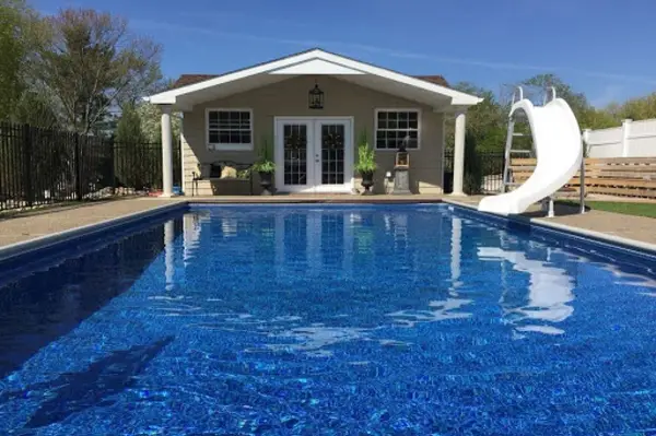 Ce trebuie să știi dacă vrei să-ți construiești o piscină în curte
