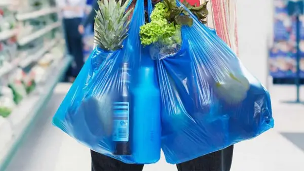 În atenția comercianților. Se poate evita eco-taxa: folosirea de pungi biodegradabile in schimbul pungilor din plastic