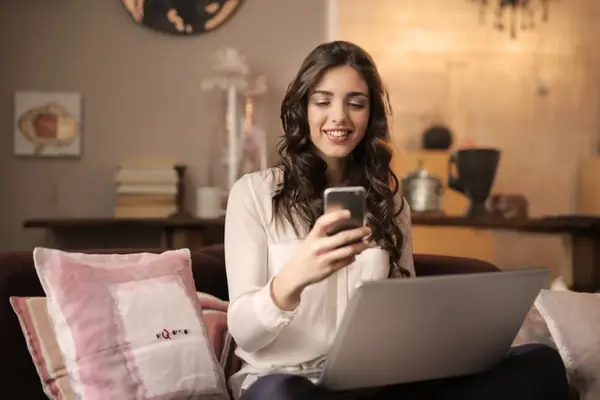Lucrezi de acasă? 5 trucuri de styling pentru un look îngrijit