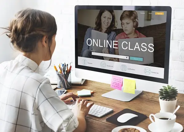5 motive pentru care sa alegi un curs online în defavoarea unuia offline