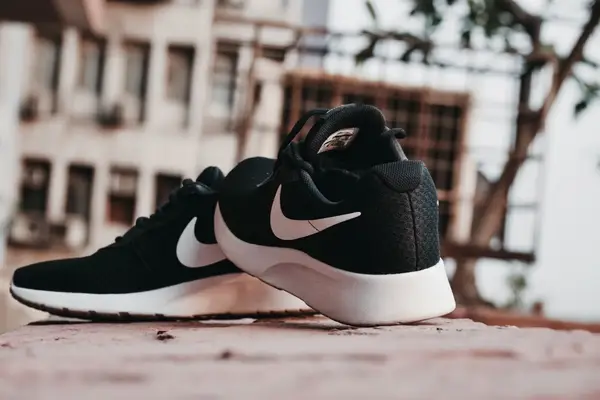 4 pantofi casual de vară pentru bărbații moderni