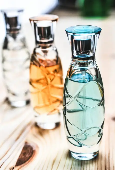 Apă de toaletă vs apă de parfum: Ce diferențe există între cele două?