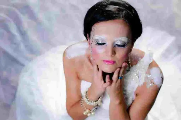 Simona Popovici - make-up artist