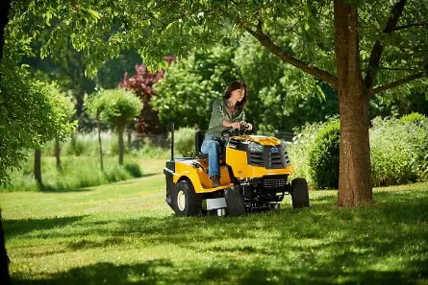 De cate tipuri sunt mașinile de tuns gazonul?