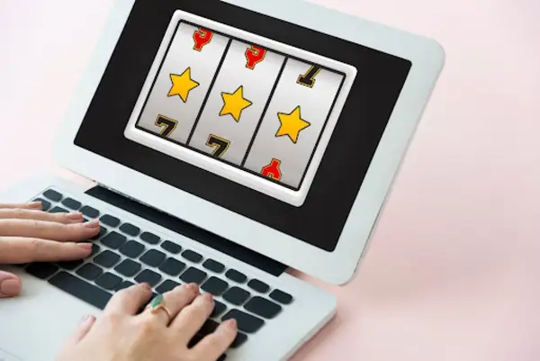 Ce cazinouri online îți oferă rotiri din partea casei la înscriere?