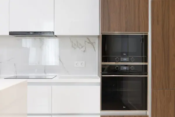 Cum integrezi aparatele electrocasnice în stilul de amenajare interioară?