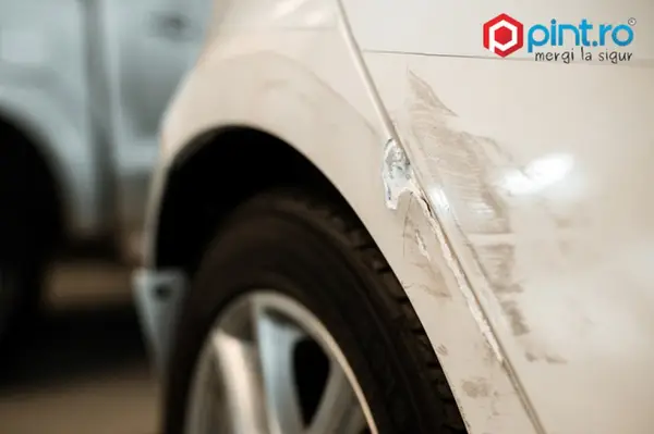 Asigurari auto - Ce poți face când găsești mașina lovită în parcare?