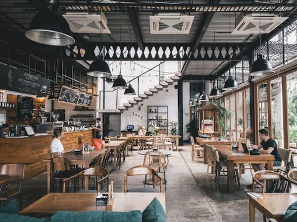 Cum să crești calitatea serviciilor într-un restaurant? 10 sfaturi utile