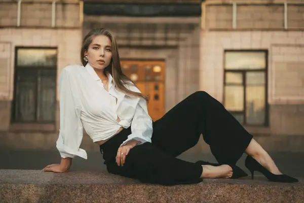 Trucuri în modă pentru a introduce haine elegante în ținutele de zi cu zi