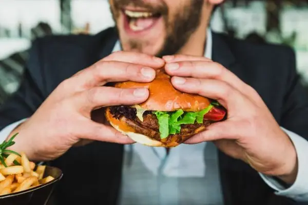 Burgeri vegani, pregățiti cu drag din ingrediente BIO, acum si in Timisoara