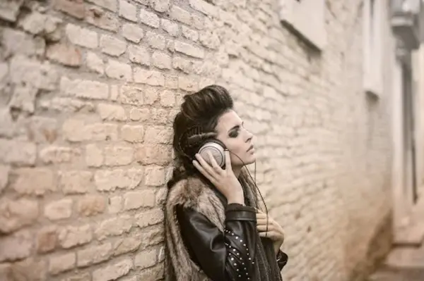 Ținute în stil punk: 5 idei pentru un outfit reușit
