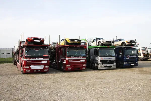 De ce să alegi o firmă pentru transport auto pe platformă Italia România?