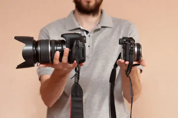 Aparat foto mirrorless sau DSLR? Caracteristici, diferențe și recomandări pentru fiecare în parte