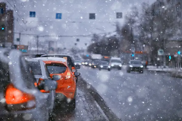 Cum conduci în siguranță cand este polei: măsuri preventive