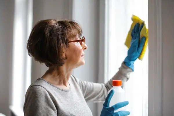 10 accesorii esentiale de curatare pe care fiecare ar trebui sa le aiba casa