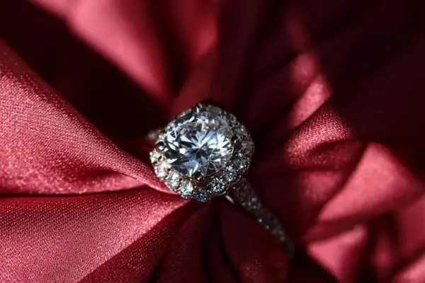 Totul despre Diamant: istorie și caracteristicile care îi stabilesc valoarea